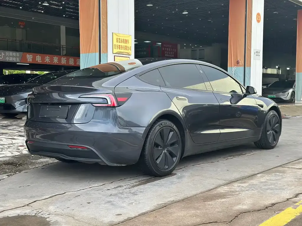 Tesla Model 3 — фото 5