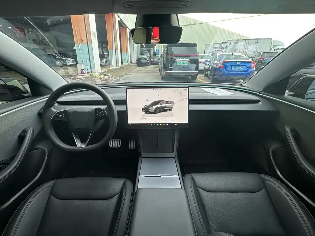 Tesla Model 3 — фото 8