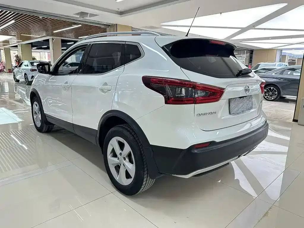 Nissan Qashqai — фото 7