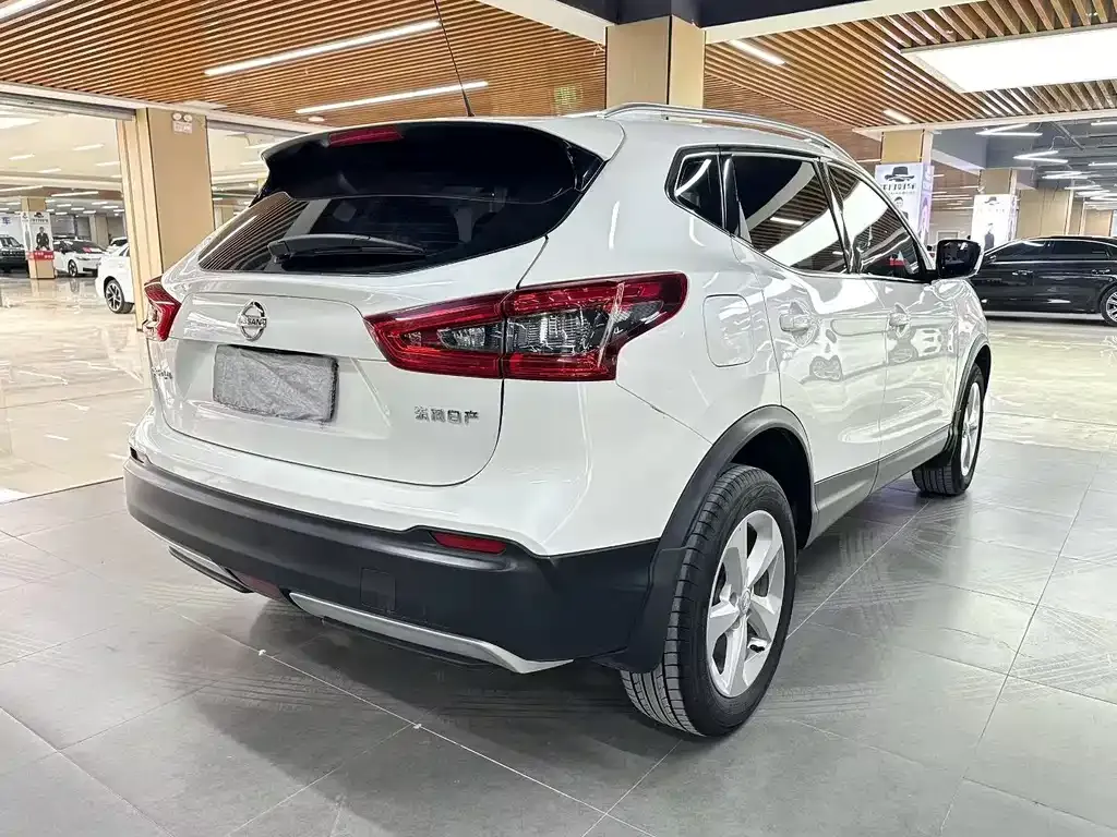 Nissan Qashqai — фото 9