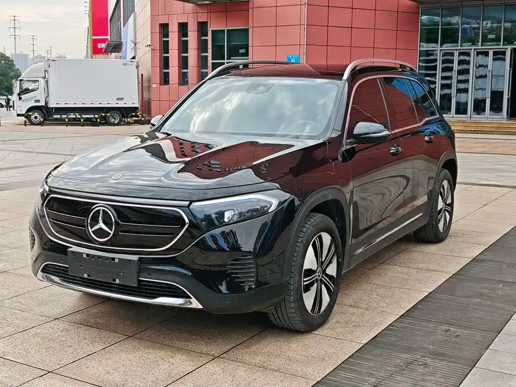 Mercedes-Benz EQB — фото 1