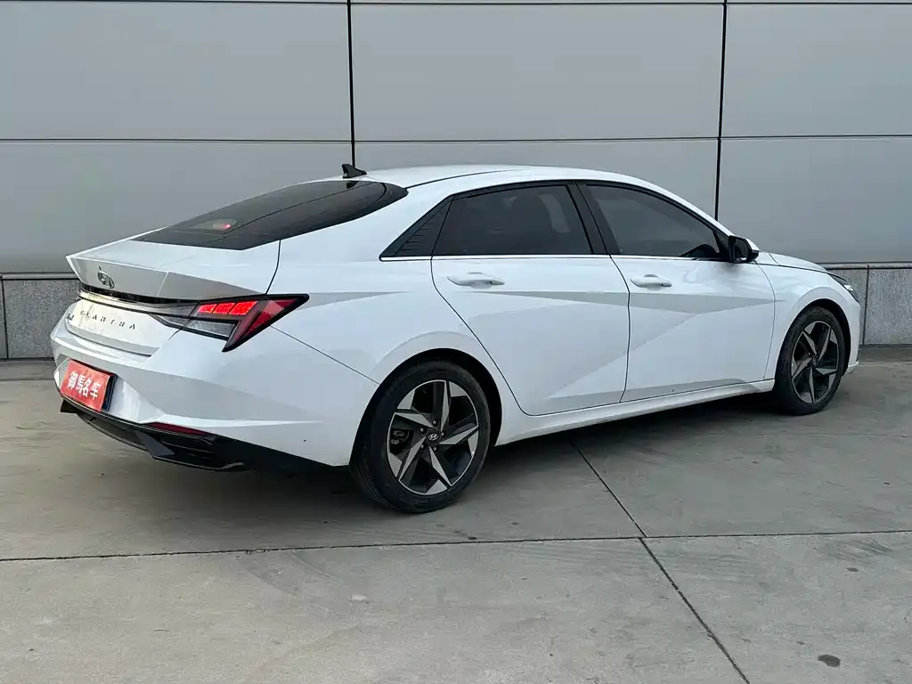 Hyundai Elantra — фото 2