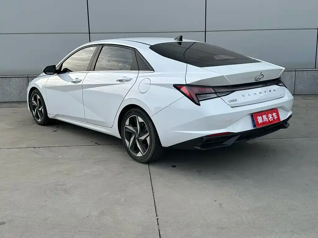 Hyundai Elantra — фото 4