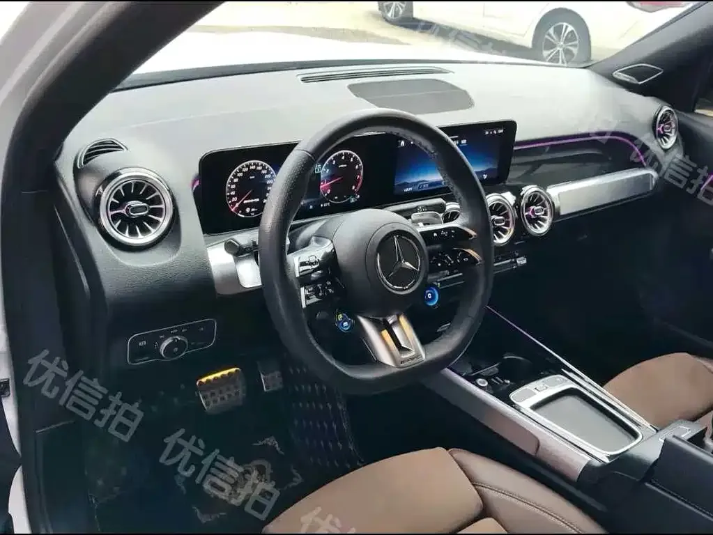 Mercedes-Benz GLB AMG — фото 10