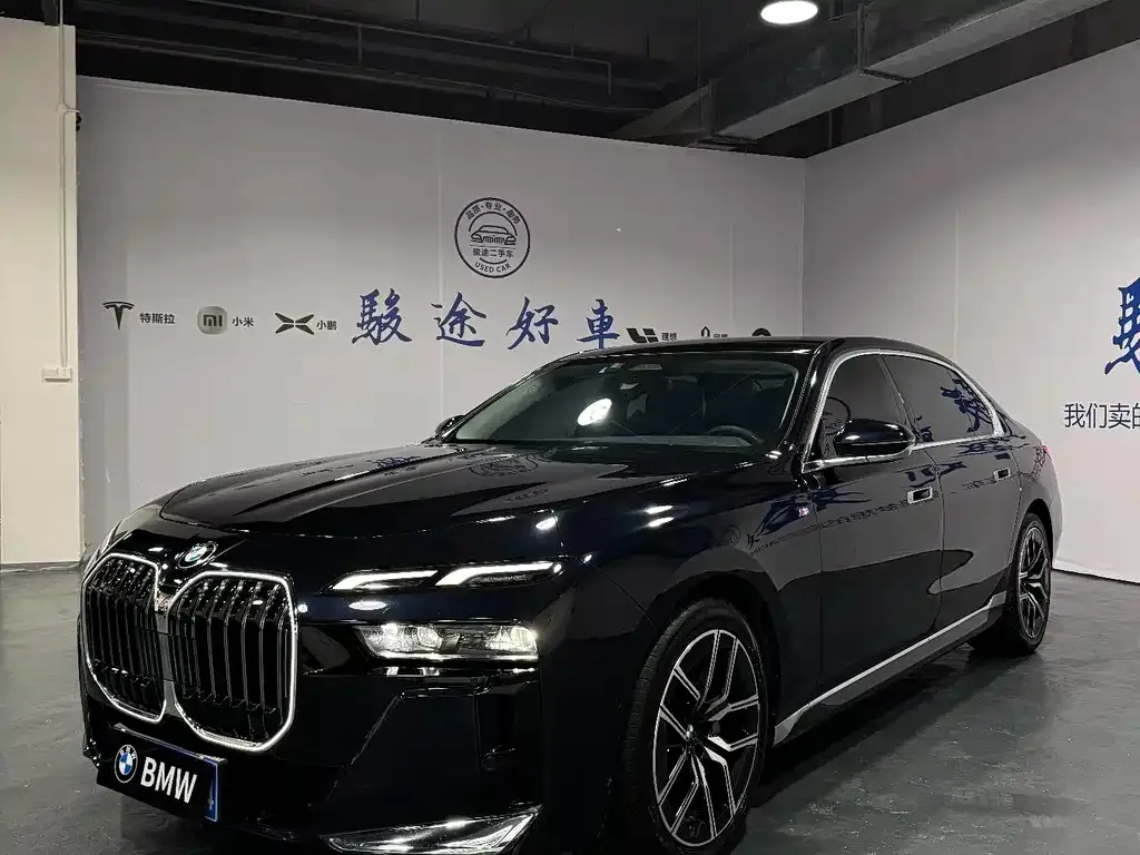 BMW 7 Series — фото 1