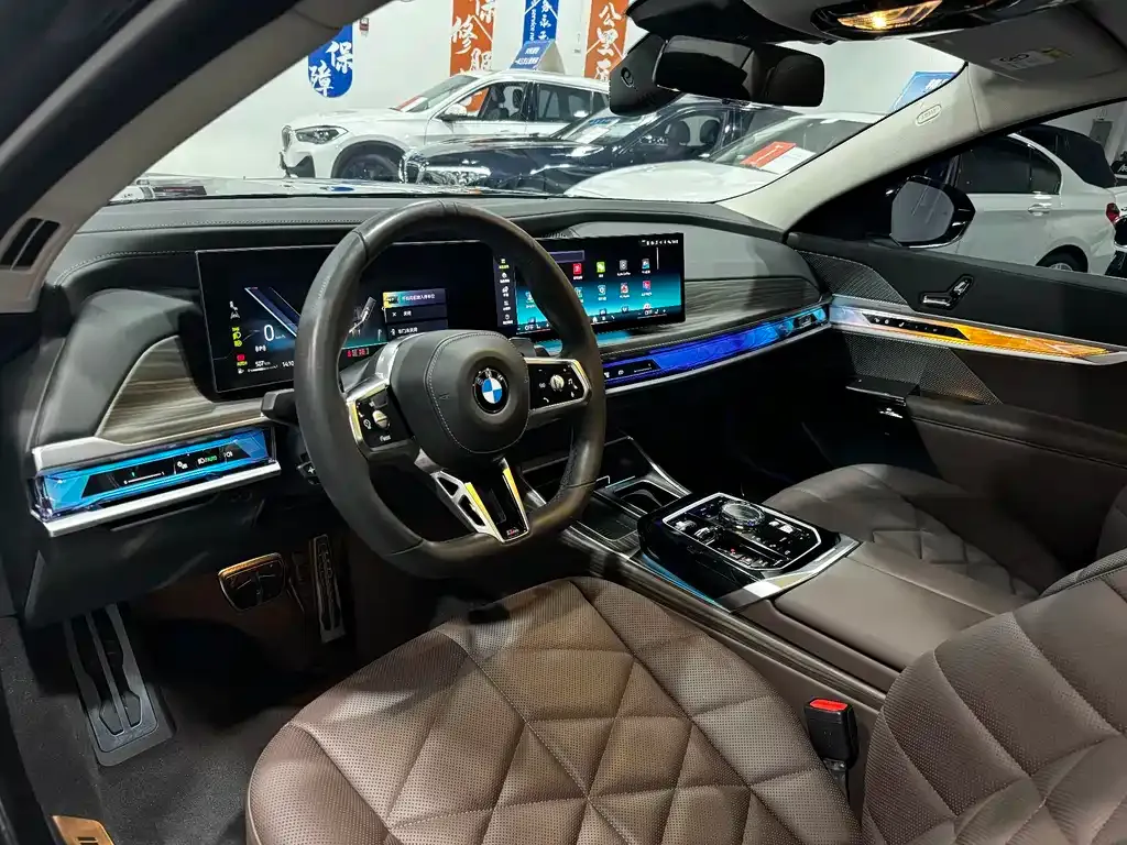 BMW 7 Series — фото 9