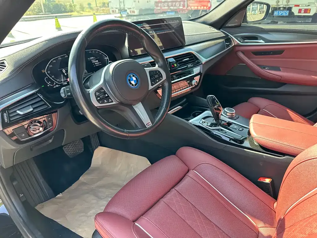 BMW 5 Series New Energy — фото 6