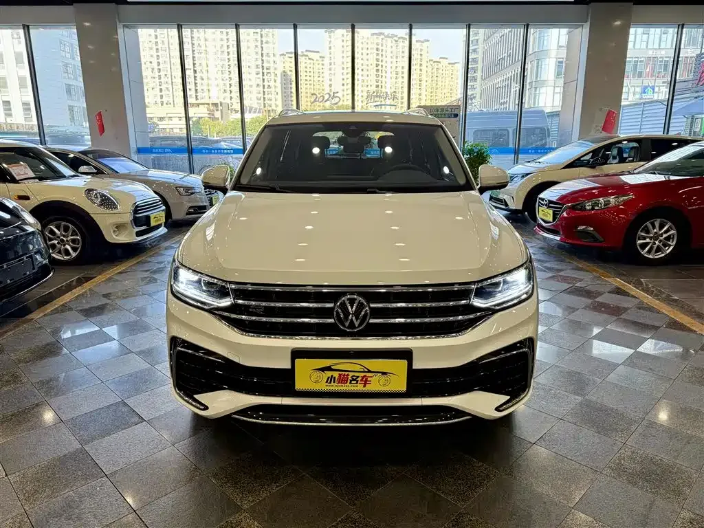 Volkswagen Tiguan L — фото 2