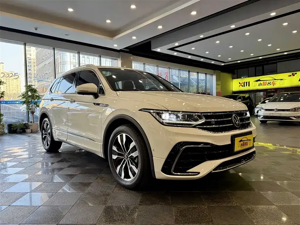 Volkswagen Tiguan L — фото 3