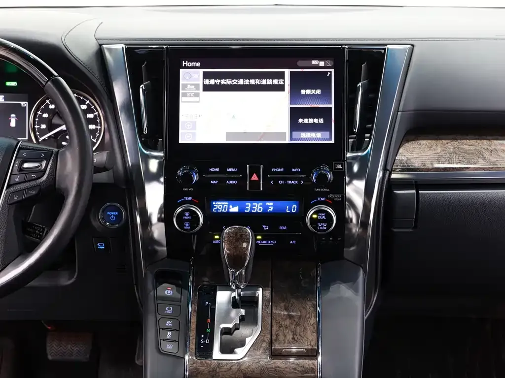 Toyota Alphard — фото 6