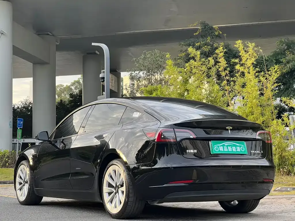 Tesla Model 3 — фото 4