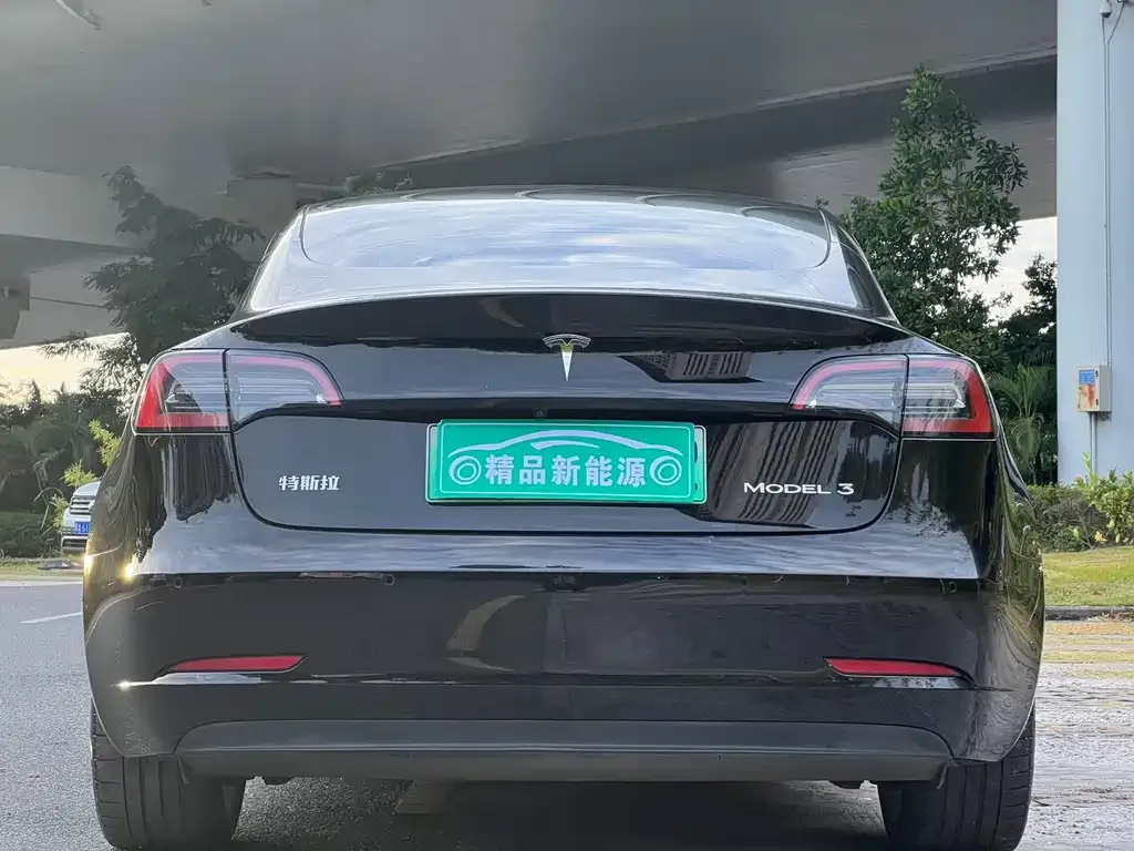 Tesla Model 3 — фото 5