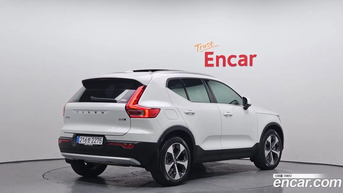 Volvo XC40 — фото 2