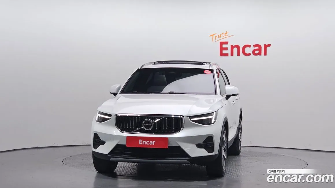 Volvo XC40 — фото 3