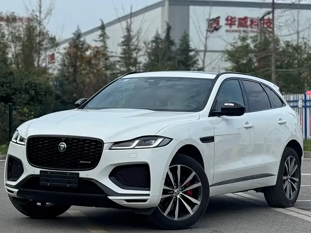 Jaguar F-PACE — фото 1