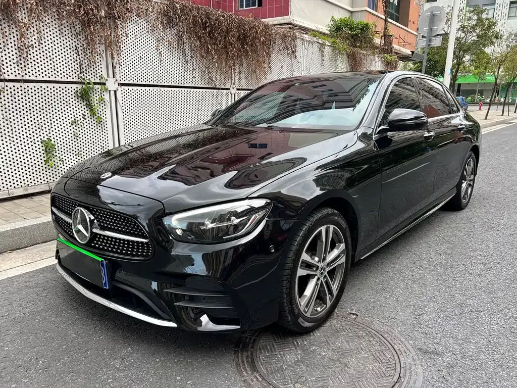 Mercedes-Benz E-Class — фото 1