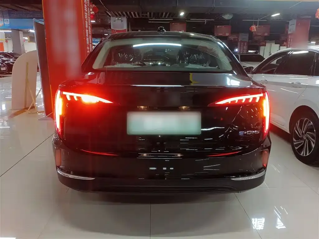 Hongqi E-QM5 — фото 6