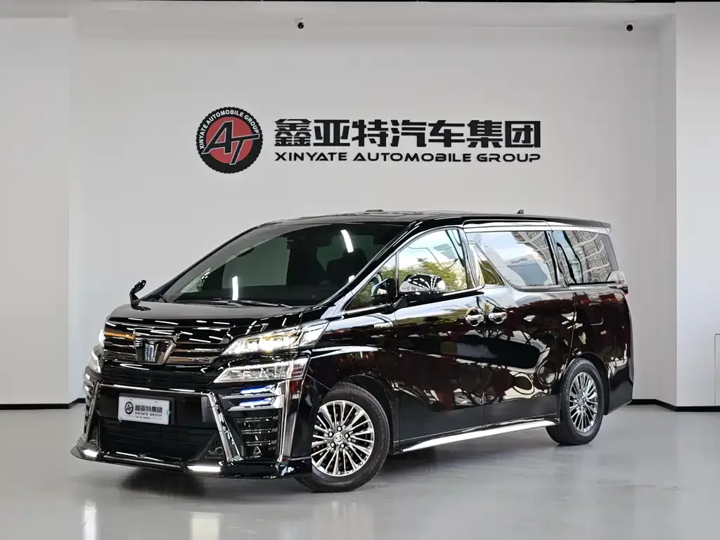 Toyota Vellfire — фото 1