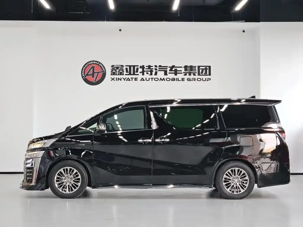 Toyota Vellfire — фото 2