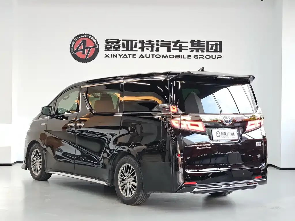 Toyota Vellfire — фото 3