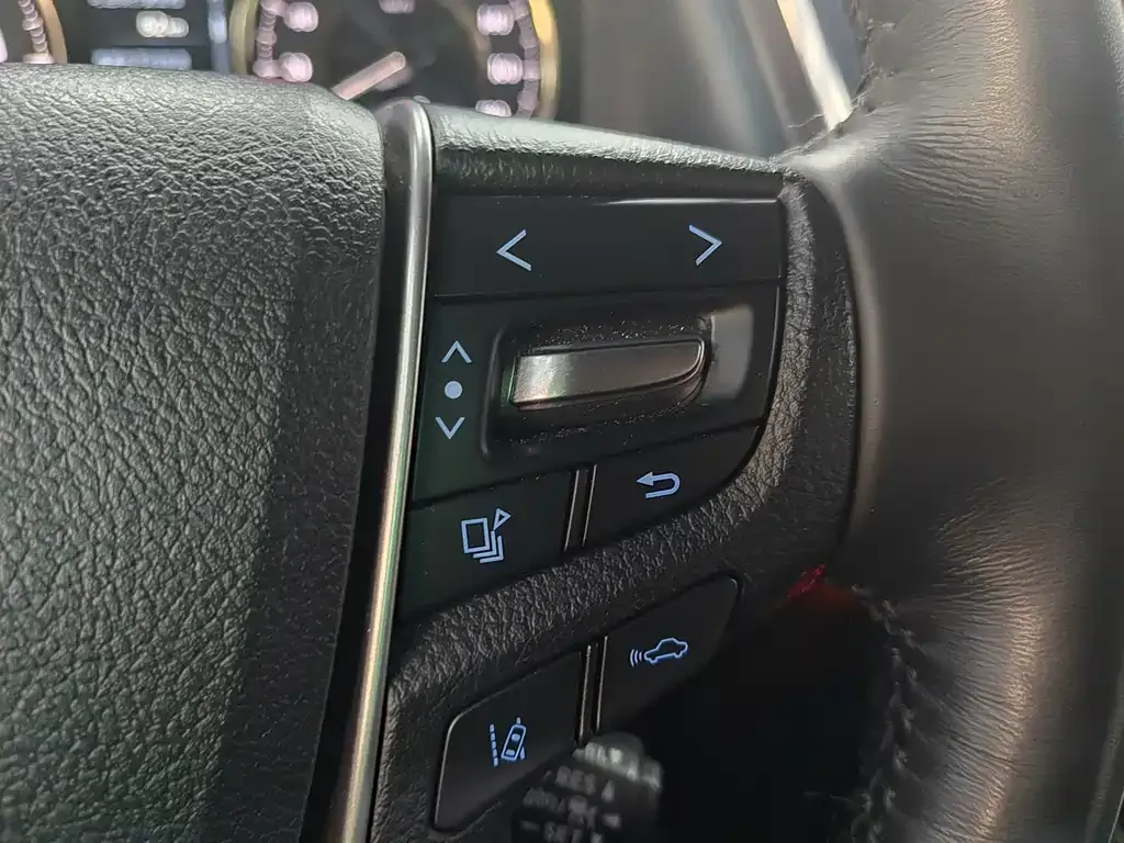 Toyota Vellfire — фото 5