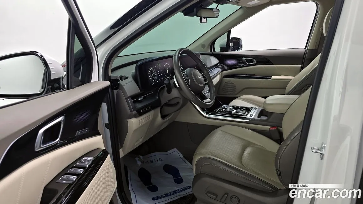 Kia Carnival — фото 10