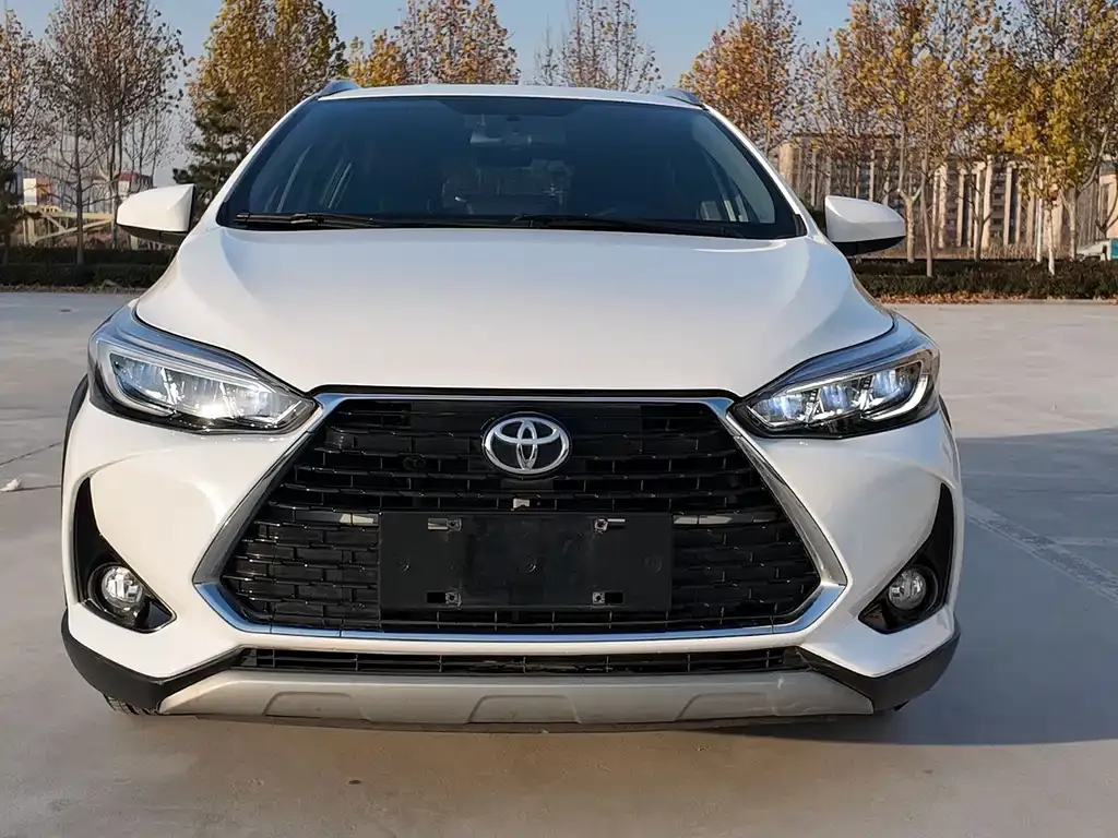 Toyota Yaris L — фото 2