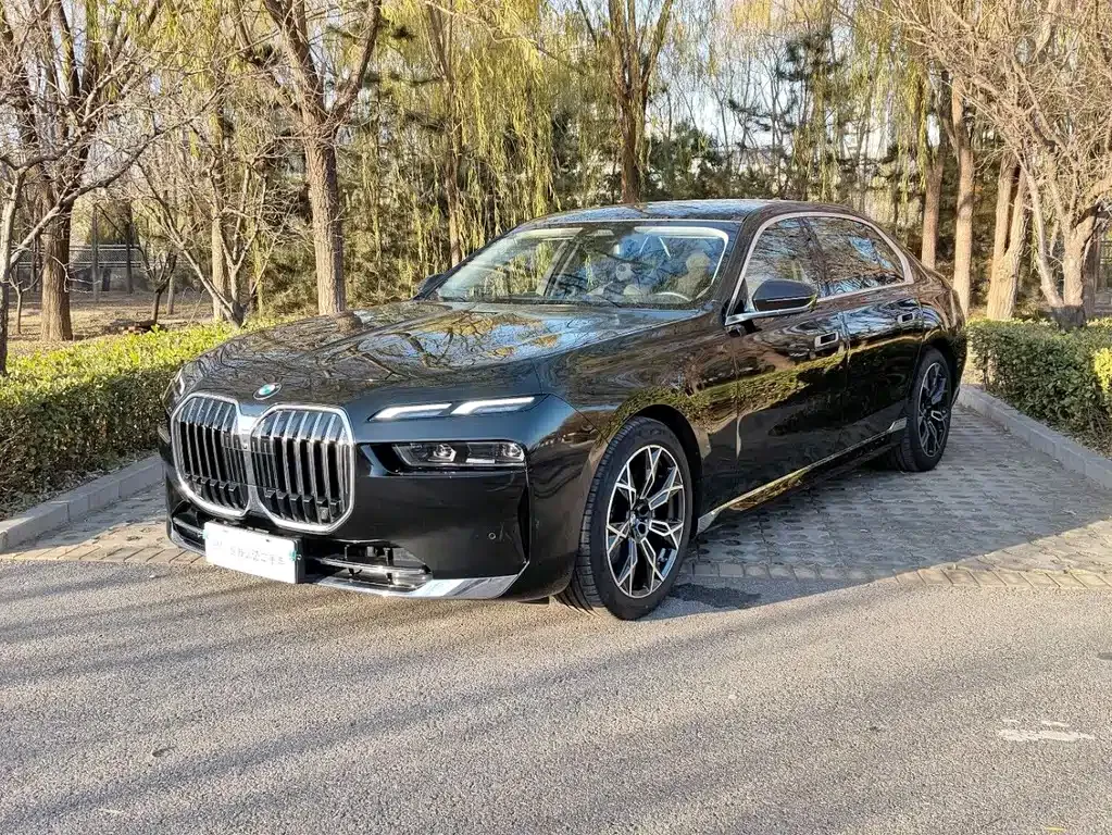 BMW 7 Series — фото 1