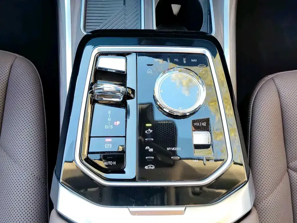 BMW 7 Series — фото 10
