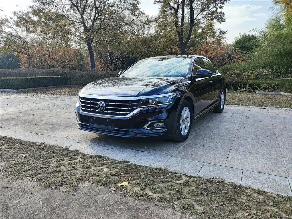 Volkswagen Passat — фото 1