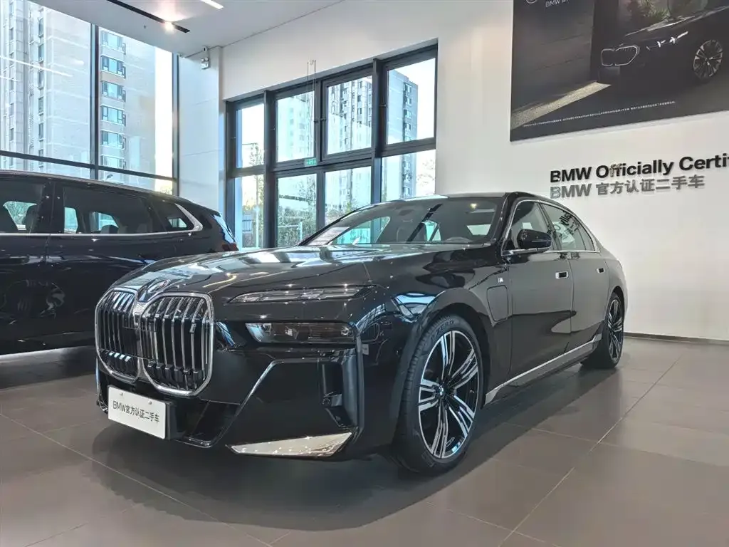 BMW i7 — фото 1