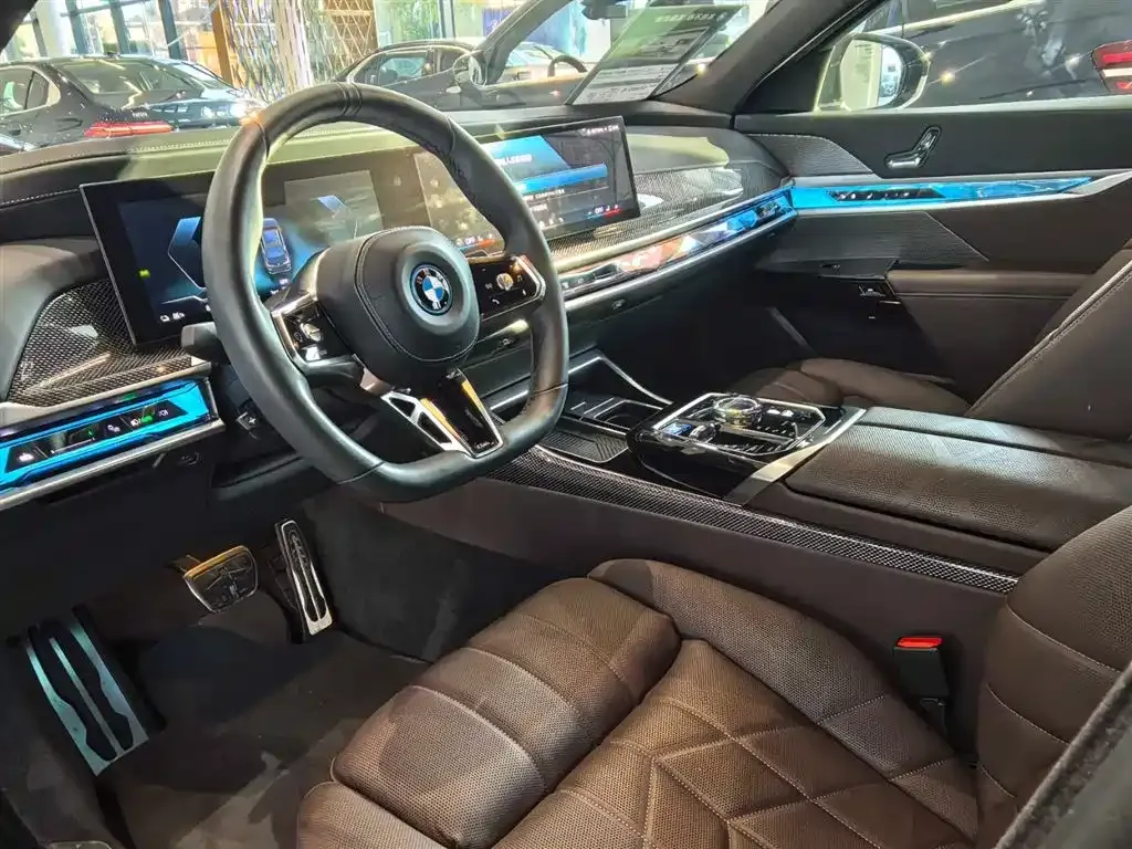 BMW i7 — фото 10