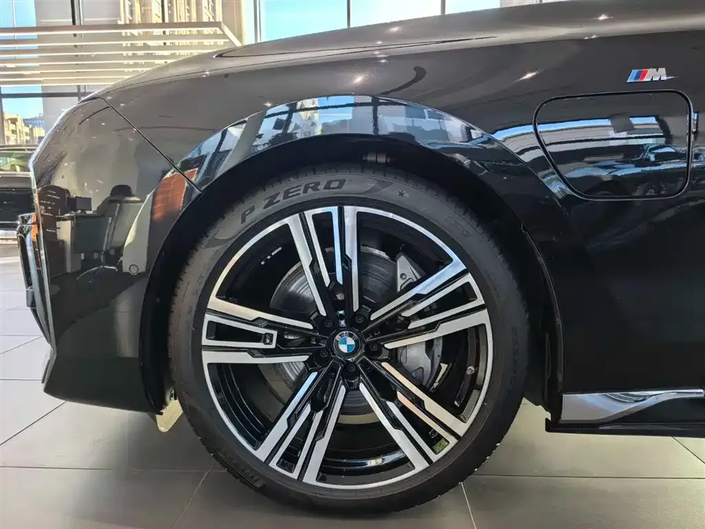 BMW i7 — фото 3