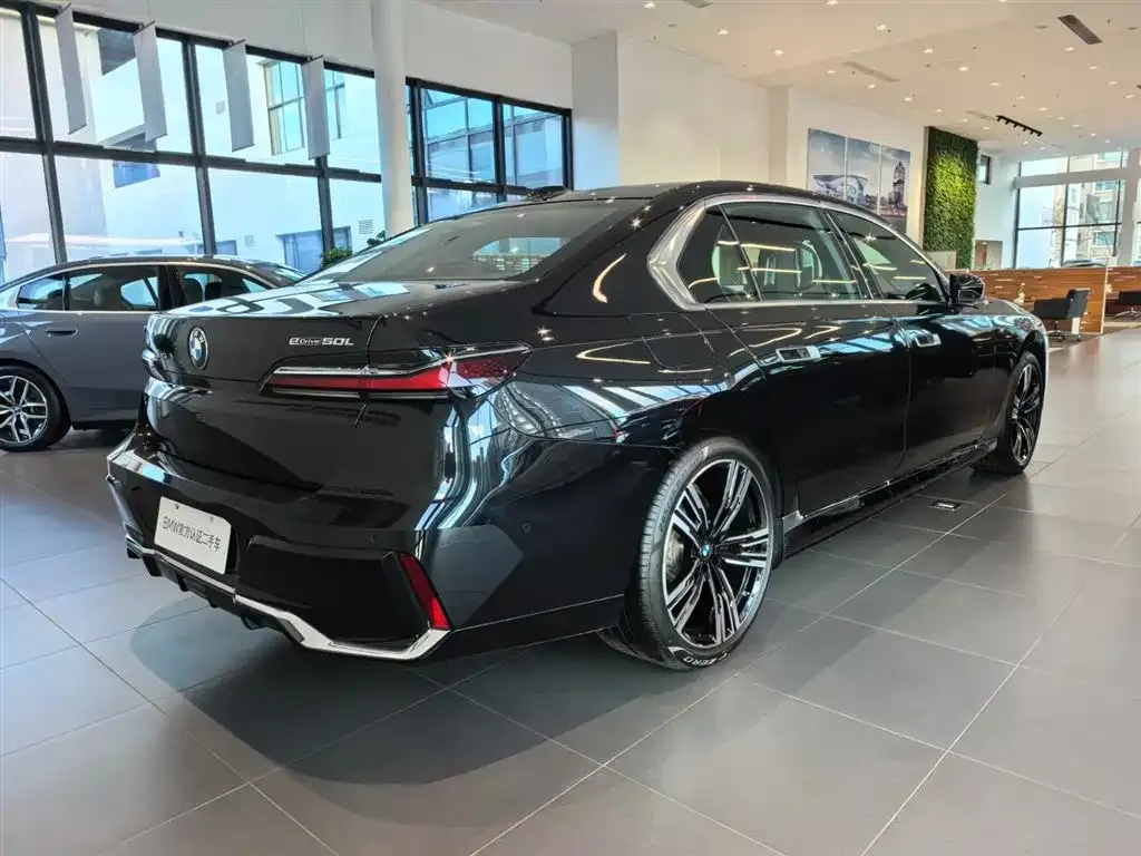 BMW i7 — фото 4