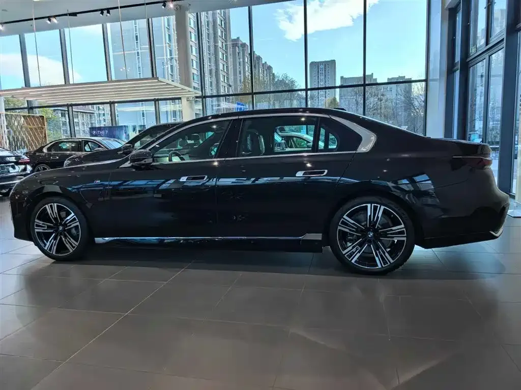 BMW i7 — фото 5
