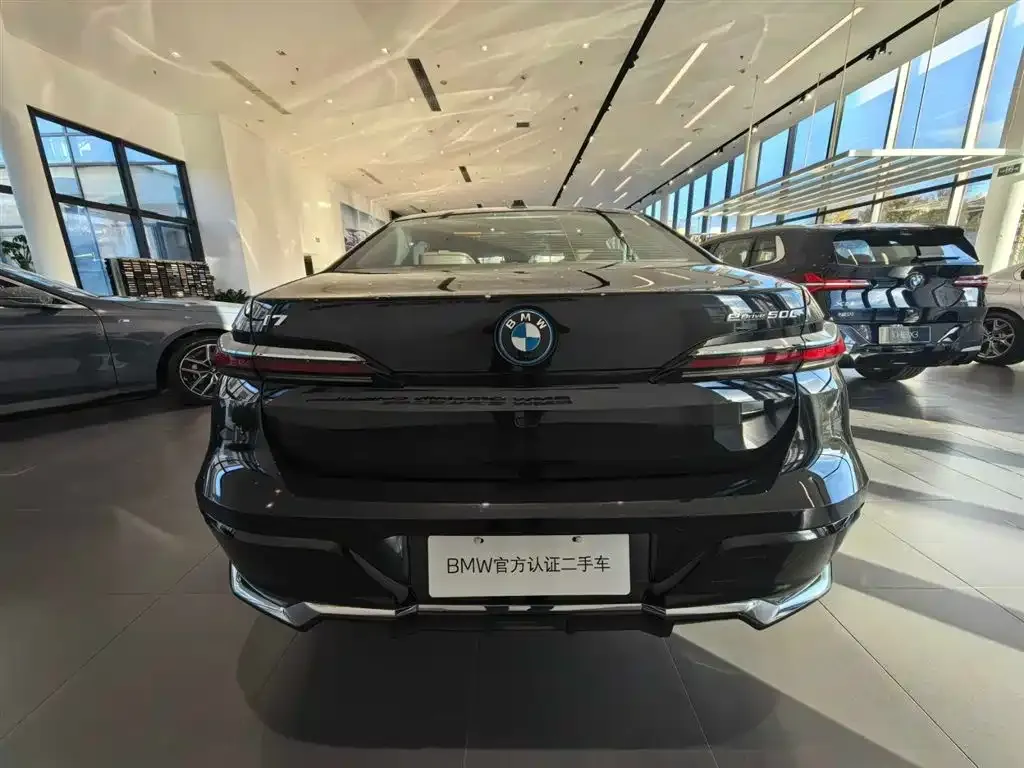 BMW i7 — фото 6