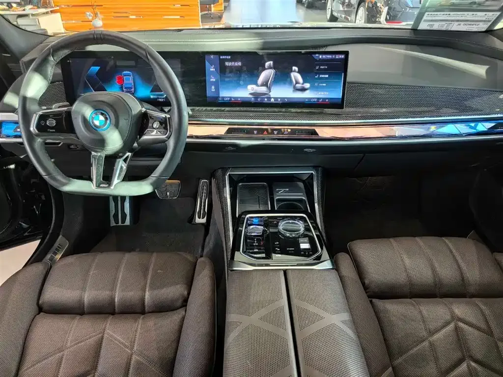 BMW i7 — фото 8