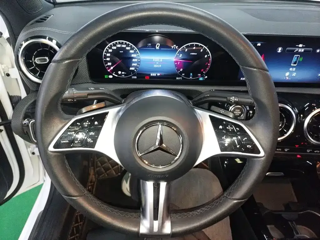 Mercedes-Benz A-Class — фото 10