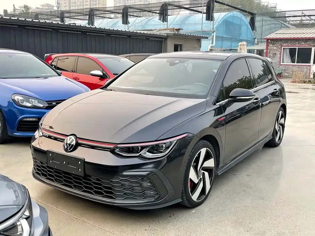 Volkswagen Golf GTI — фото 1