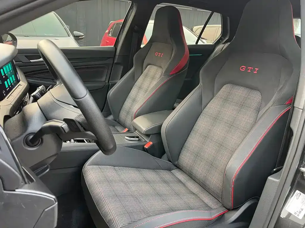 Volkswagen Golf GTI — фото 10