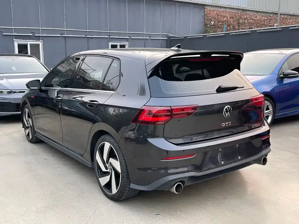 Volkswagen Golf GTI — фото 6
