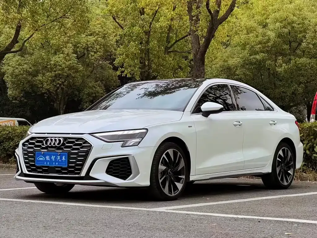 Audi A3 — фото 1