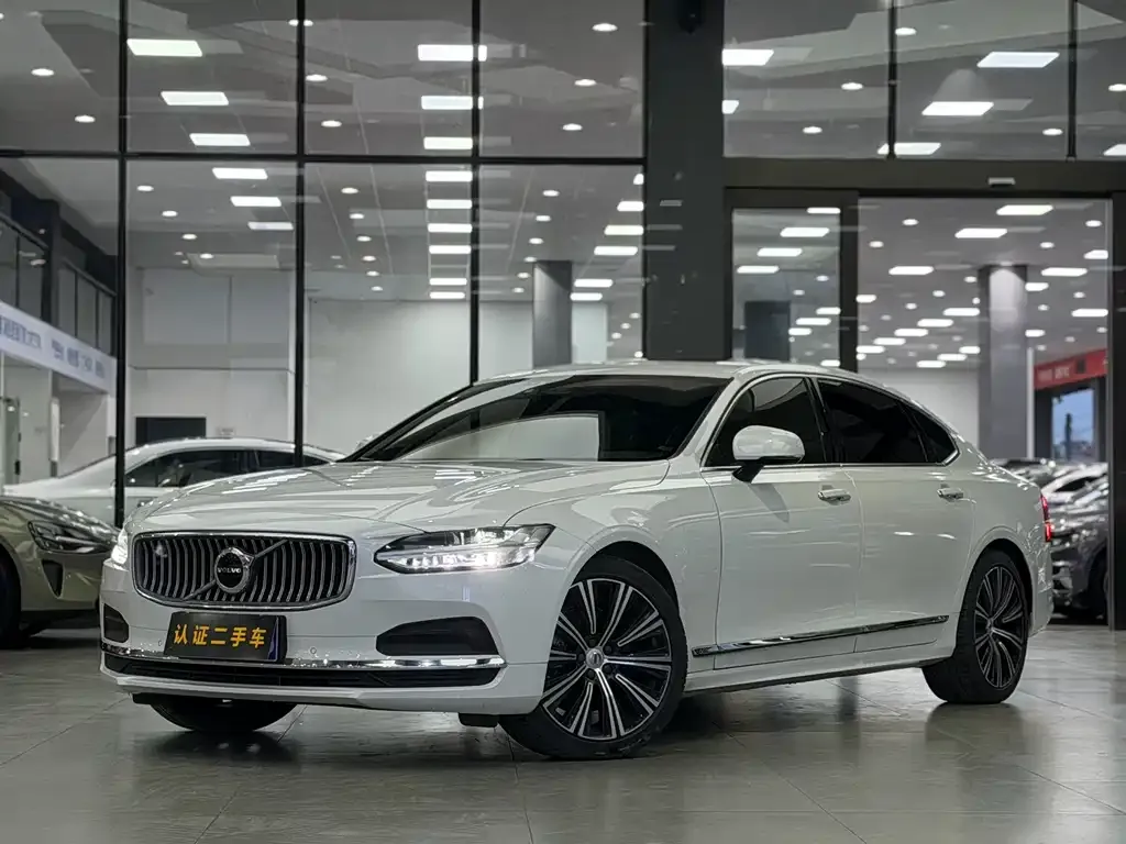 Volvo S90 — фото 1