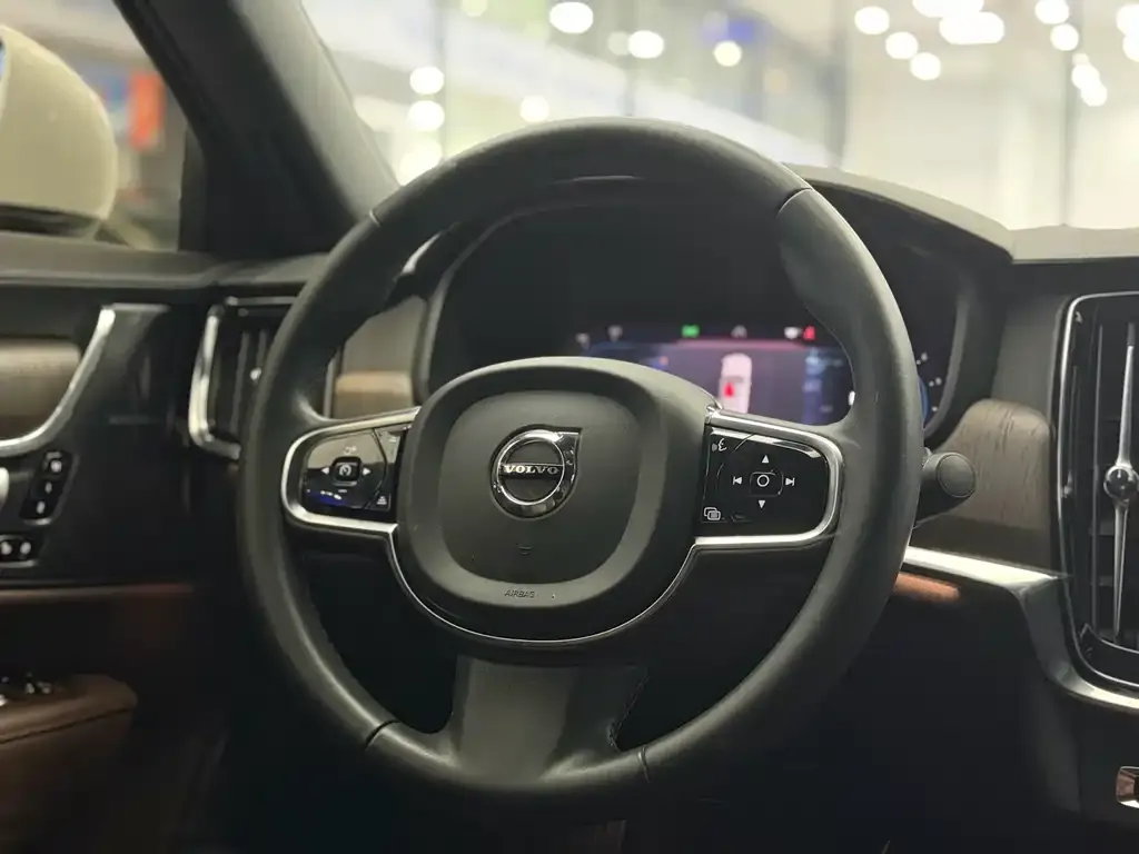 Volvo S90 — фото 9