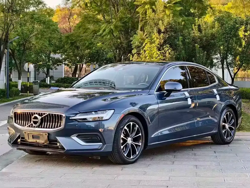 Volvo S60 — фото 1