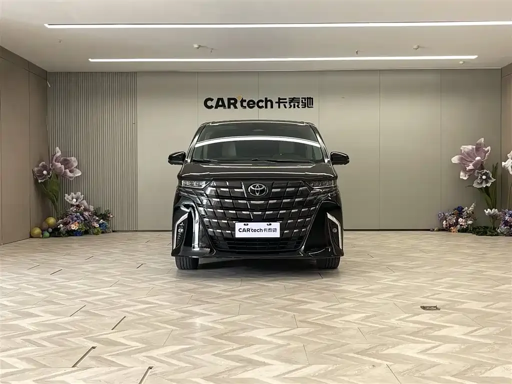Toyota Alphard — фото 3