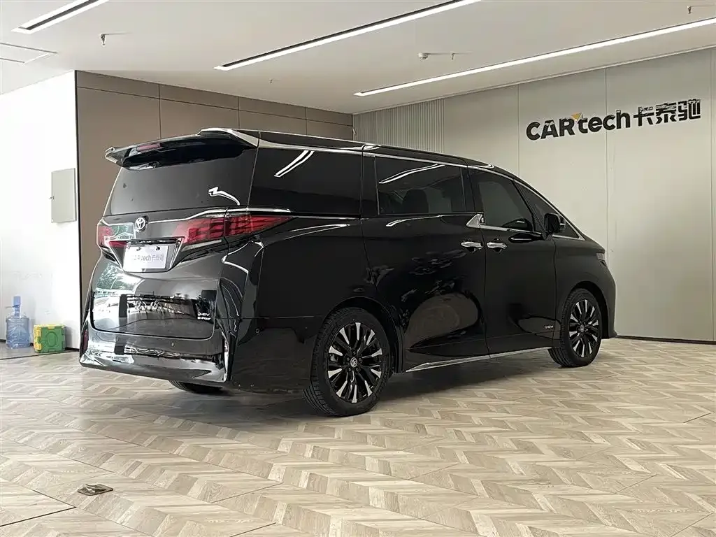 Toyota Alphard — фото 5