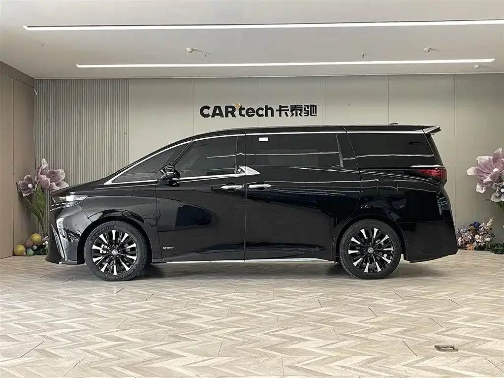 Toyota Alphard — фото 8