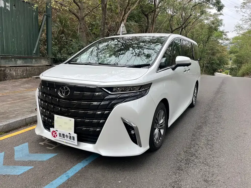 Toyota Alphard — фото 1