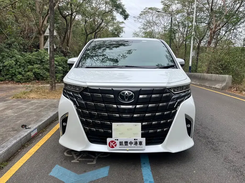 Toyota Alphard — фото 2